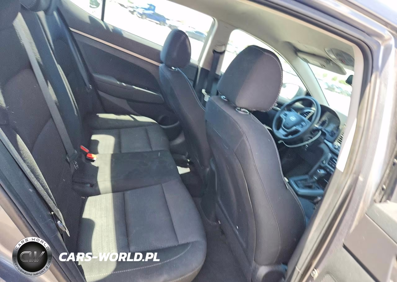 2018 Hyundai Elantra VIN:5NPD74LF3JH310734 - 10