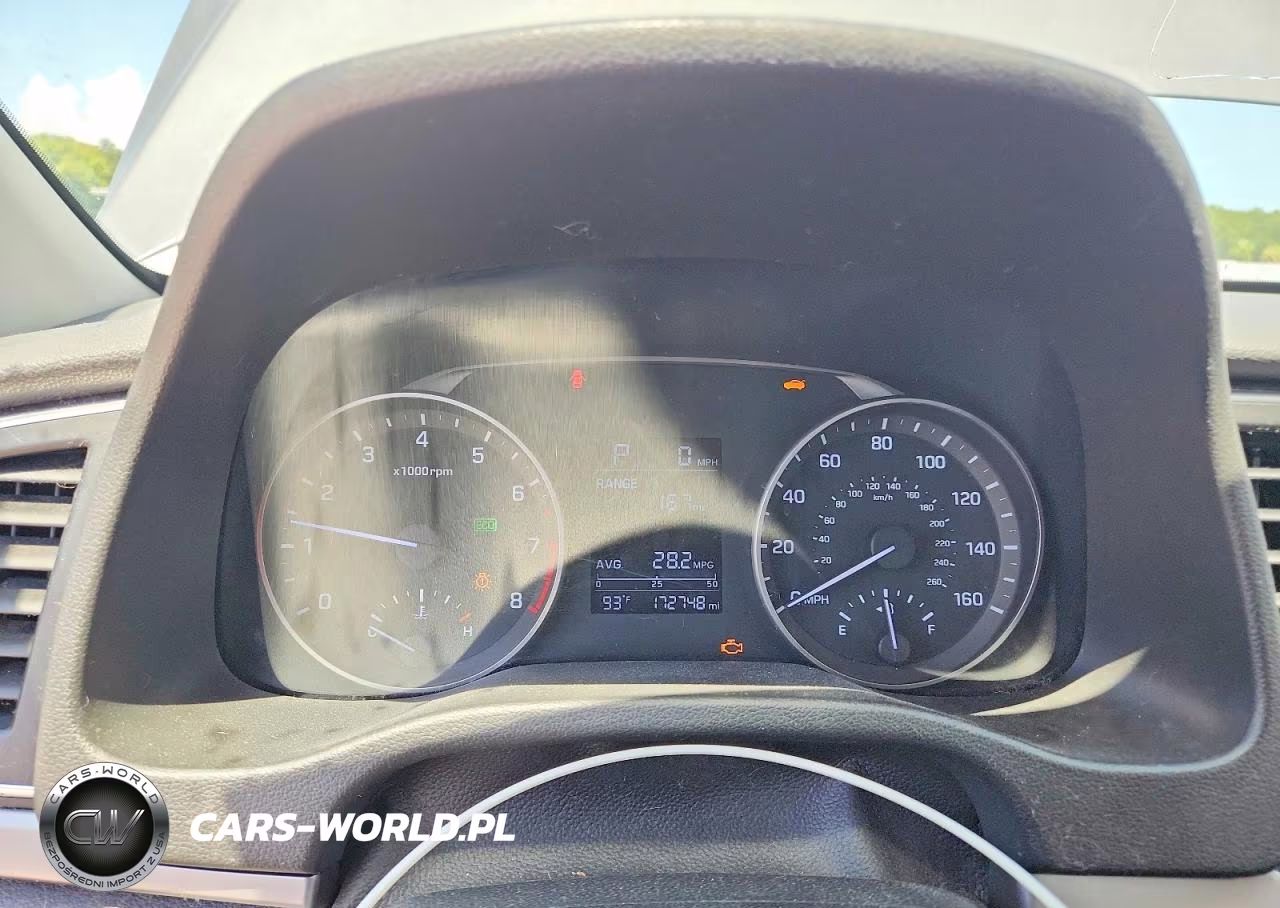 2018 Hyundai Elantra VIN:5NPD74LF3JH310734 - 9