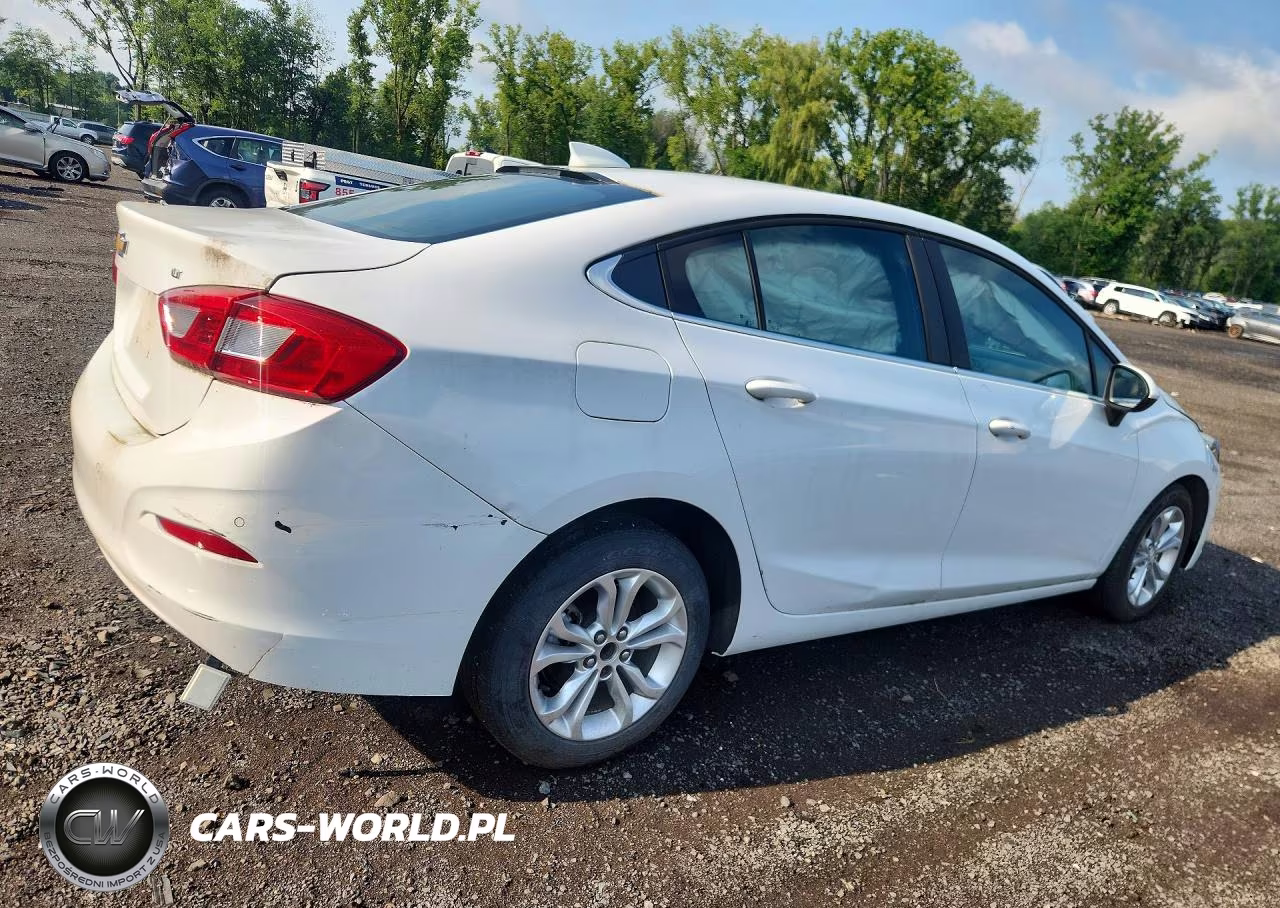 2019 Chevrolet Cruze Lt VIN:1G1BE5SM3K7119106 - 3