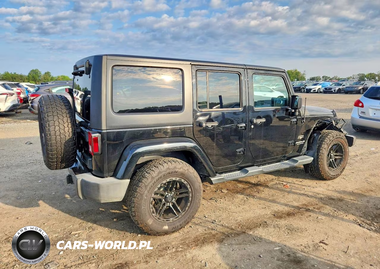 2016 Jeep Wrangler Unlimited Sahara VIN:1C4BJWEG3GL117840 - 3