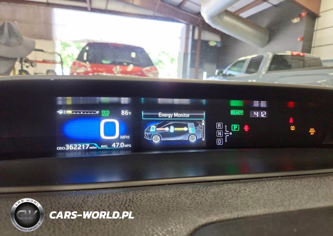 2020 Toyota Prius L Eco VIN:JTDKARFU3L3116834 - 9