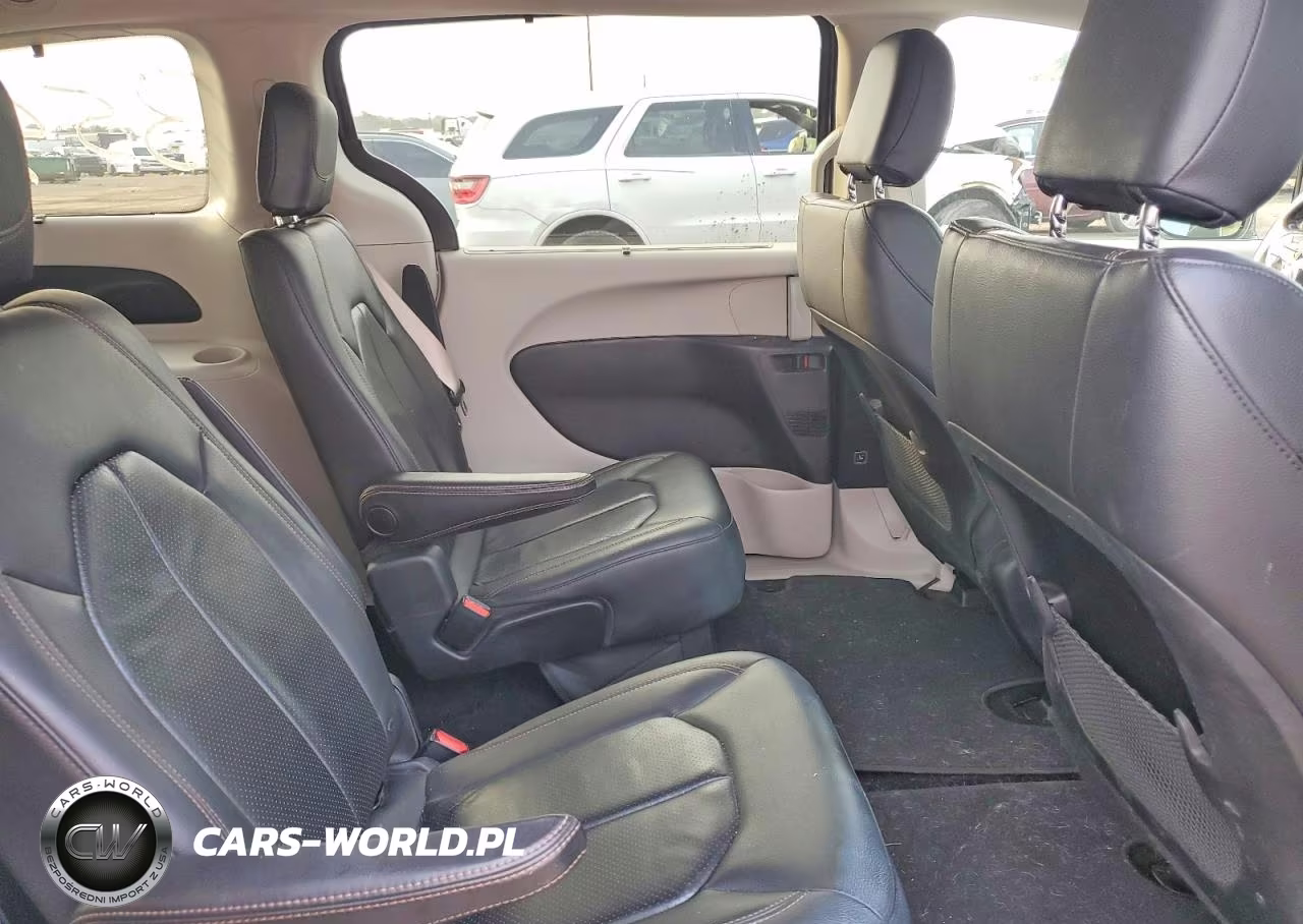 2018 Chrysler Pacifica Touring L VIN:2C4RC1BG4JR193548 - 11