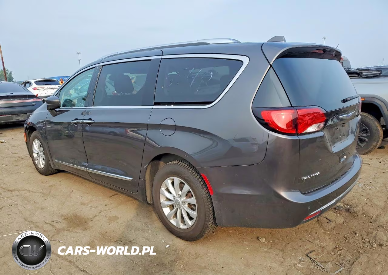 2018 Chrysler Pacifica Touring L VIN:2C4RC1BG4JR193548 - 2