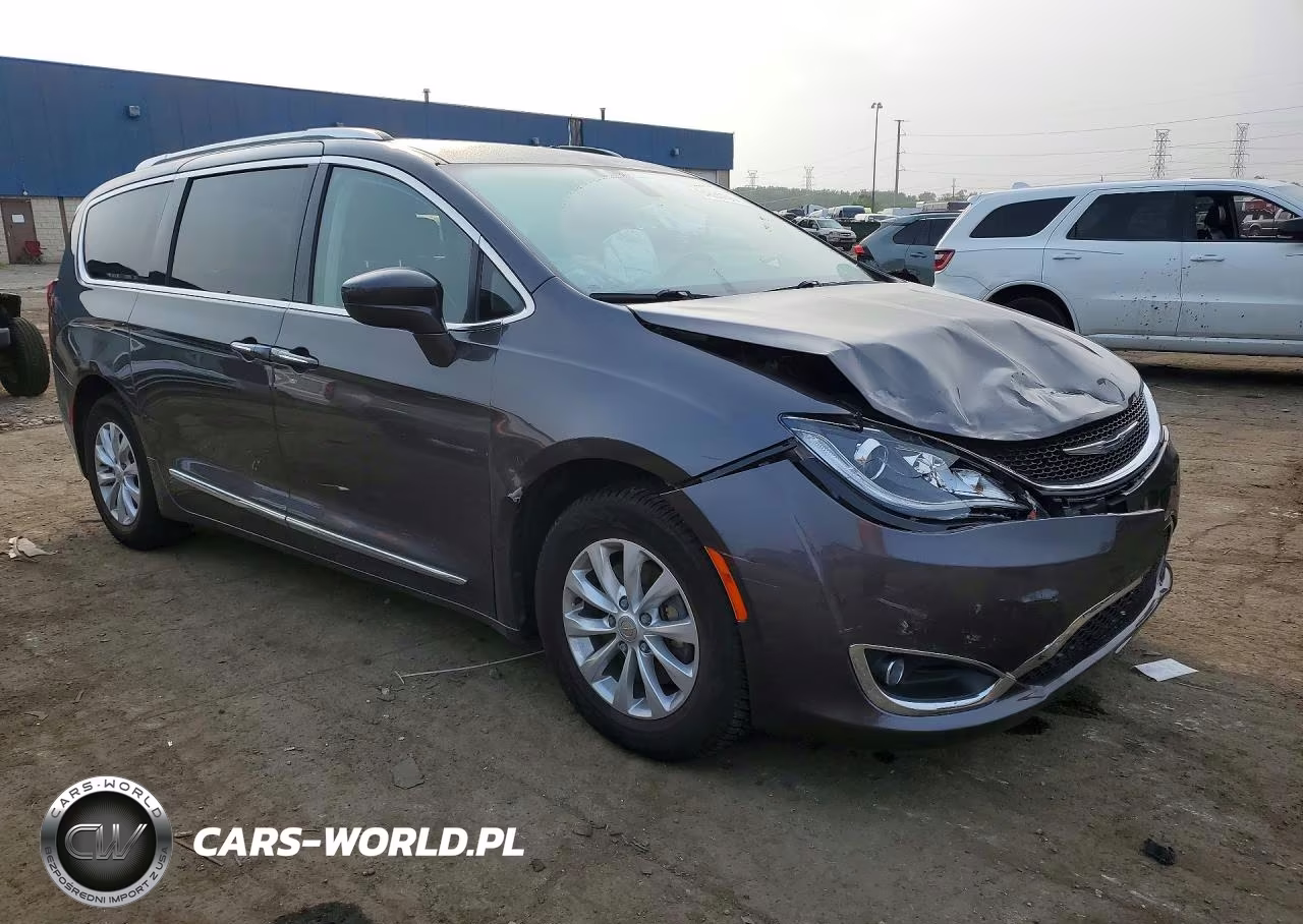 2018 Chrysler Pacifica Touring L VIN:2C4RC1BG4JR193548 - 4