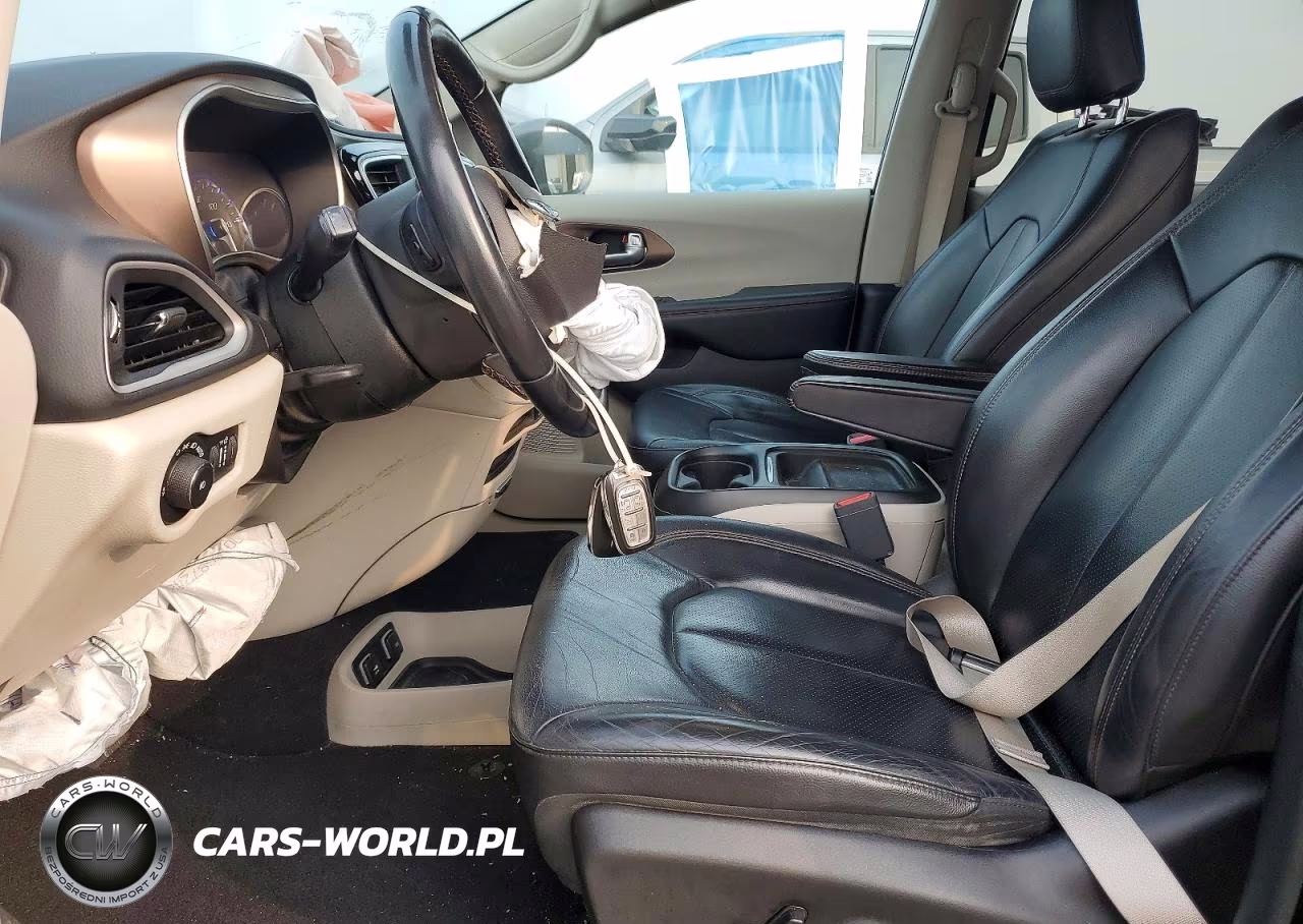 2018 Chrysler Pacifica Touring L VIN:2C4RC1BG4JR193548 - 7