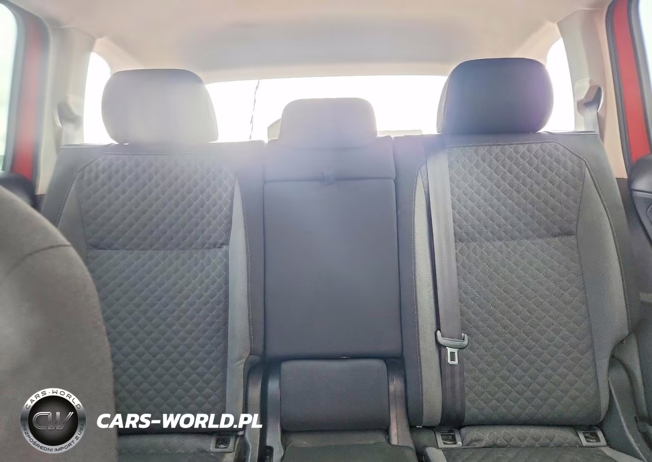 2018 Volkswagen Tiguan S VIN:3VV0B7AX5JM109360 - 10