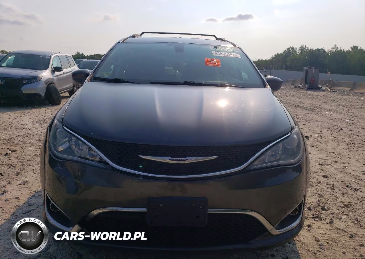2019 Chrysler Pacifica Touring L VIN:2C4RC1BG9KR738502 - 5
