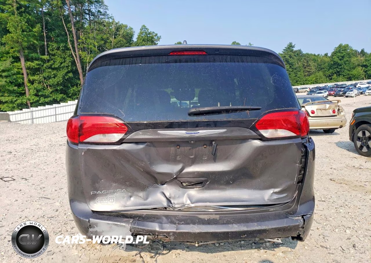 2019 Chrysler Pacifica Touring L VIN:2C4RC1BG9KR738502 - 6