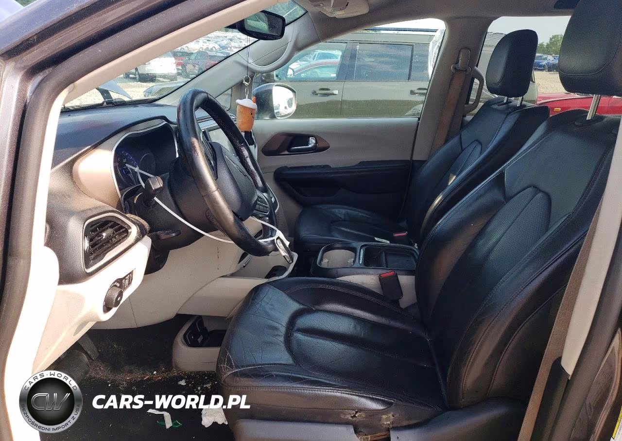 2019 Chrysler Pacifica Touring L VIN:2C4RC1BG9KR738502 - 7