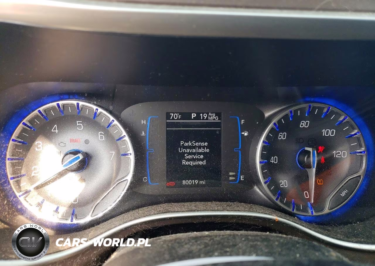 2019 Chrysler Pacifica Touring L VIN:2C4RC1BG9KR738502 - 9