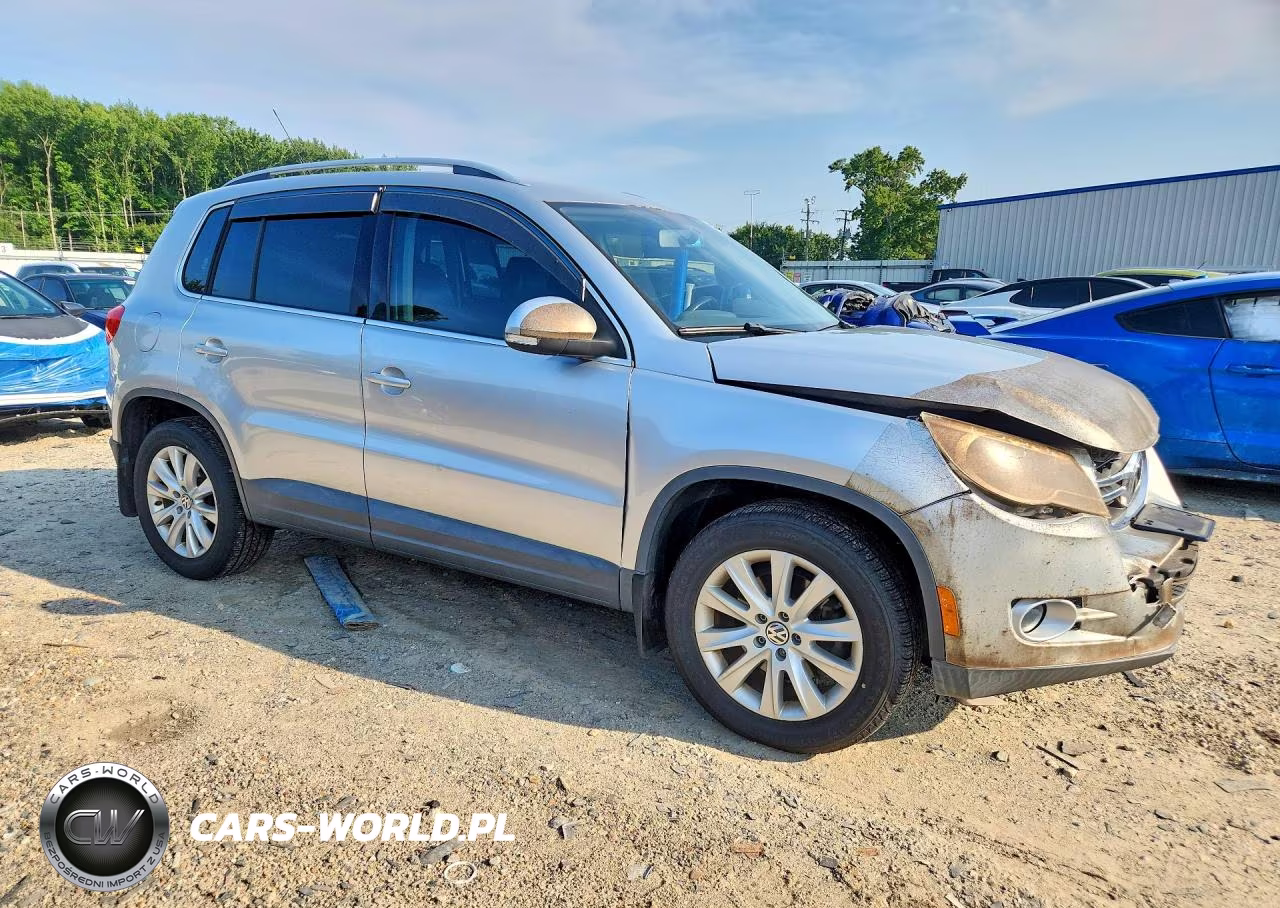 2010 Volkswagen Tiguan S VIN:WVGAV7AX5AW500725 - 4