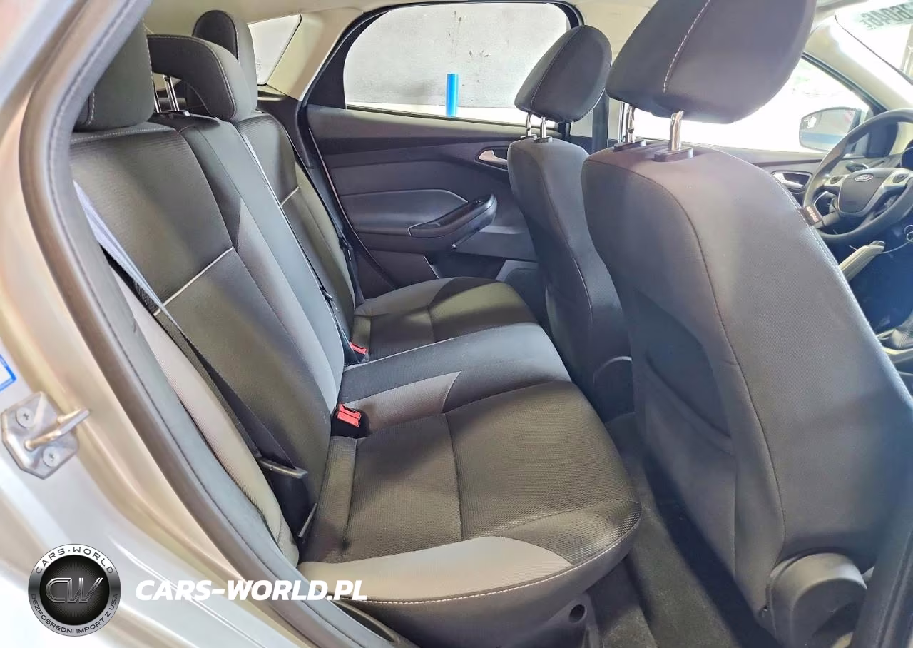 2013 Ford Focus Se VIN:1FADP3K23DL318864 - 10