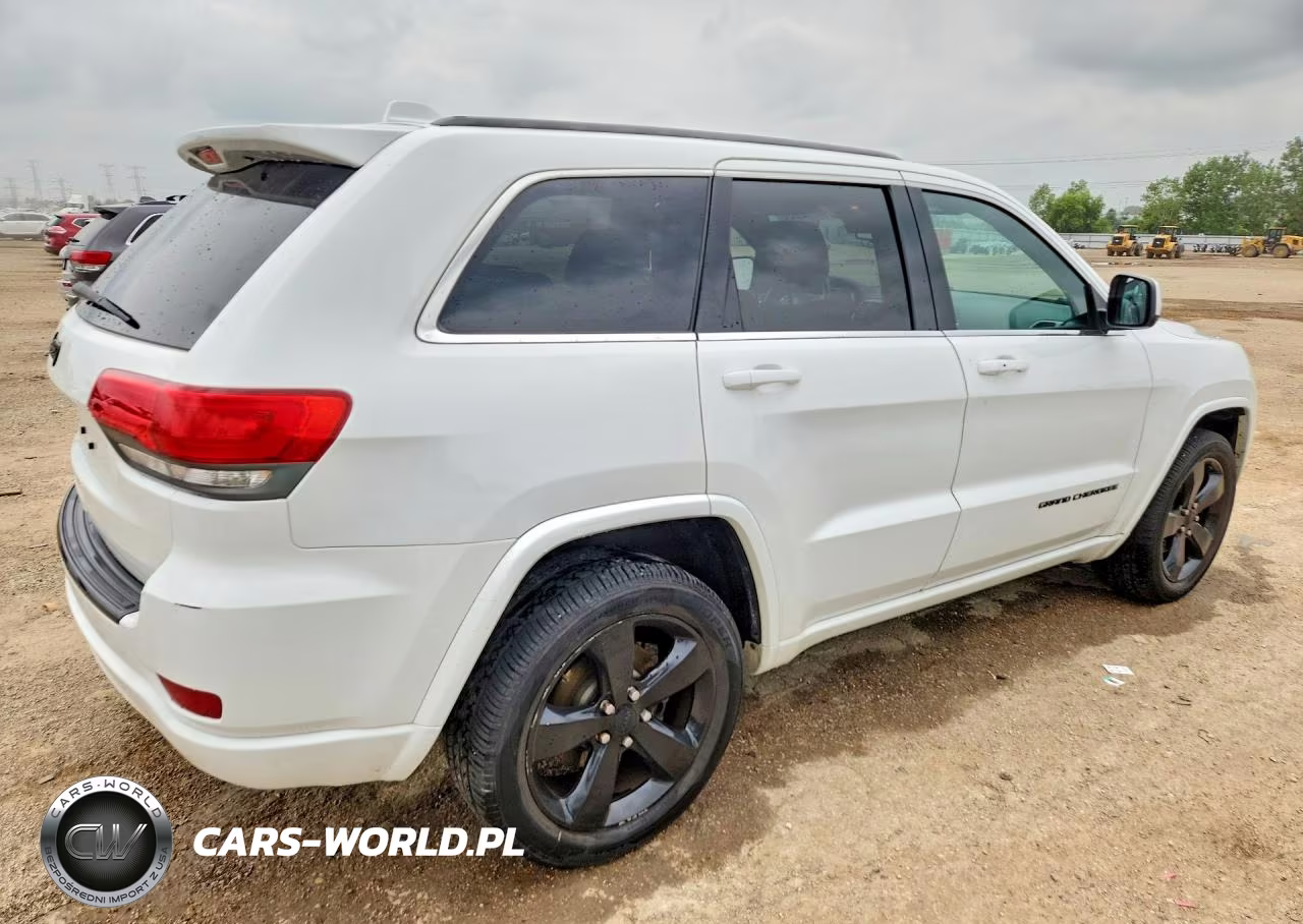 2015 Jeep Grand Cherokee Laredo VIN:1C4RJFAG2FC637398 - 3