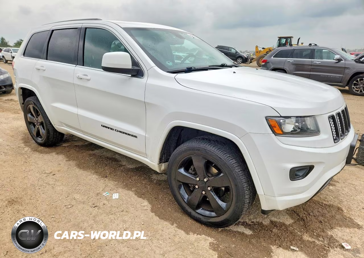 2015 Jeep Grand Cherokee Laredo VIN:1C4RJFAG2FC637398 - 4