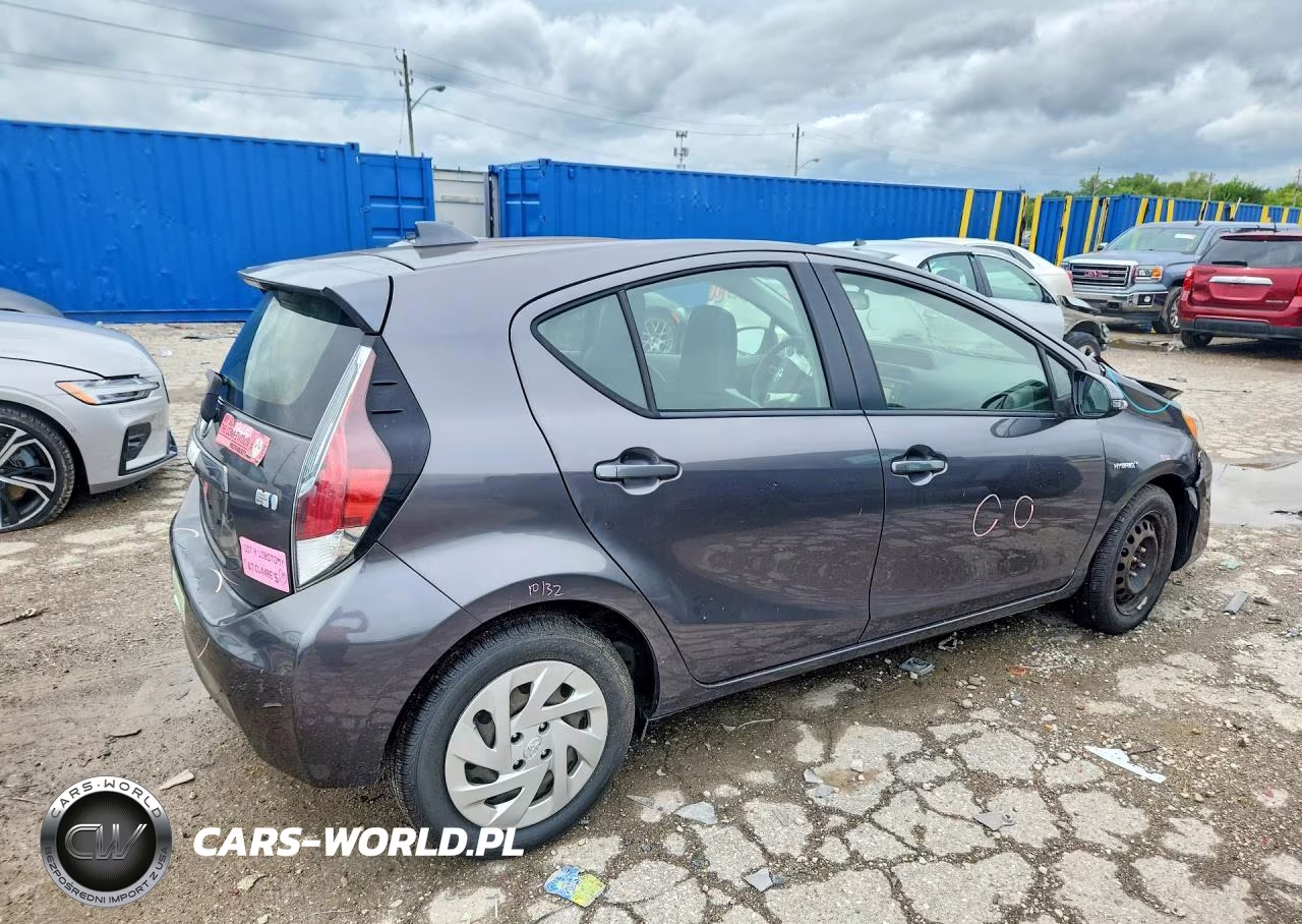 2016 Toyota Prius C One VIN:JTDKDTB30G1133772 - 3