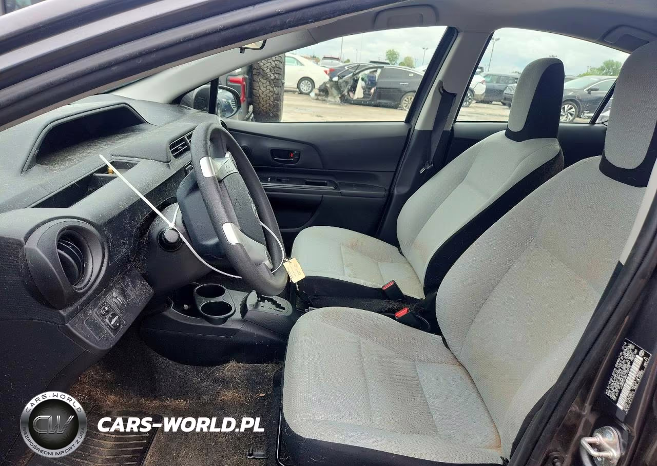 2016 Toyota Prius C One VIN:JTDKDTB30G1133772 - 7