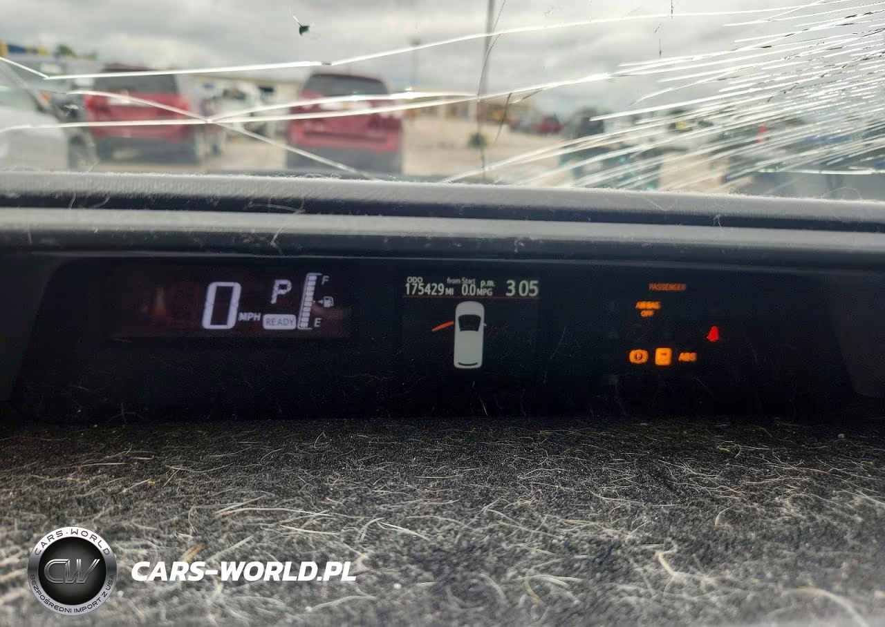 2016 Toyota Prius C One VIN:JTDKDTB30G1133772 - 9