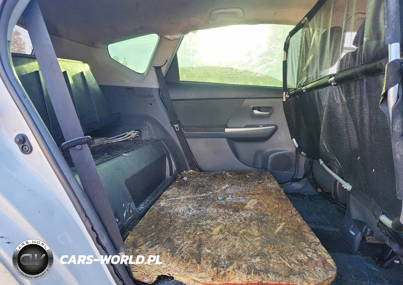 2012 Toyota Prius V Three VIN:JTDZN3EU8C3045051 - 10