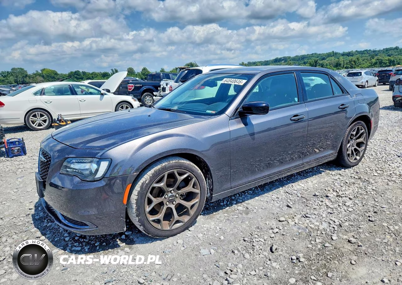 2018 Chrysler 300 Touring VIN:2C3CCAAG6JH249958 - 1