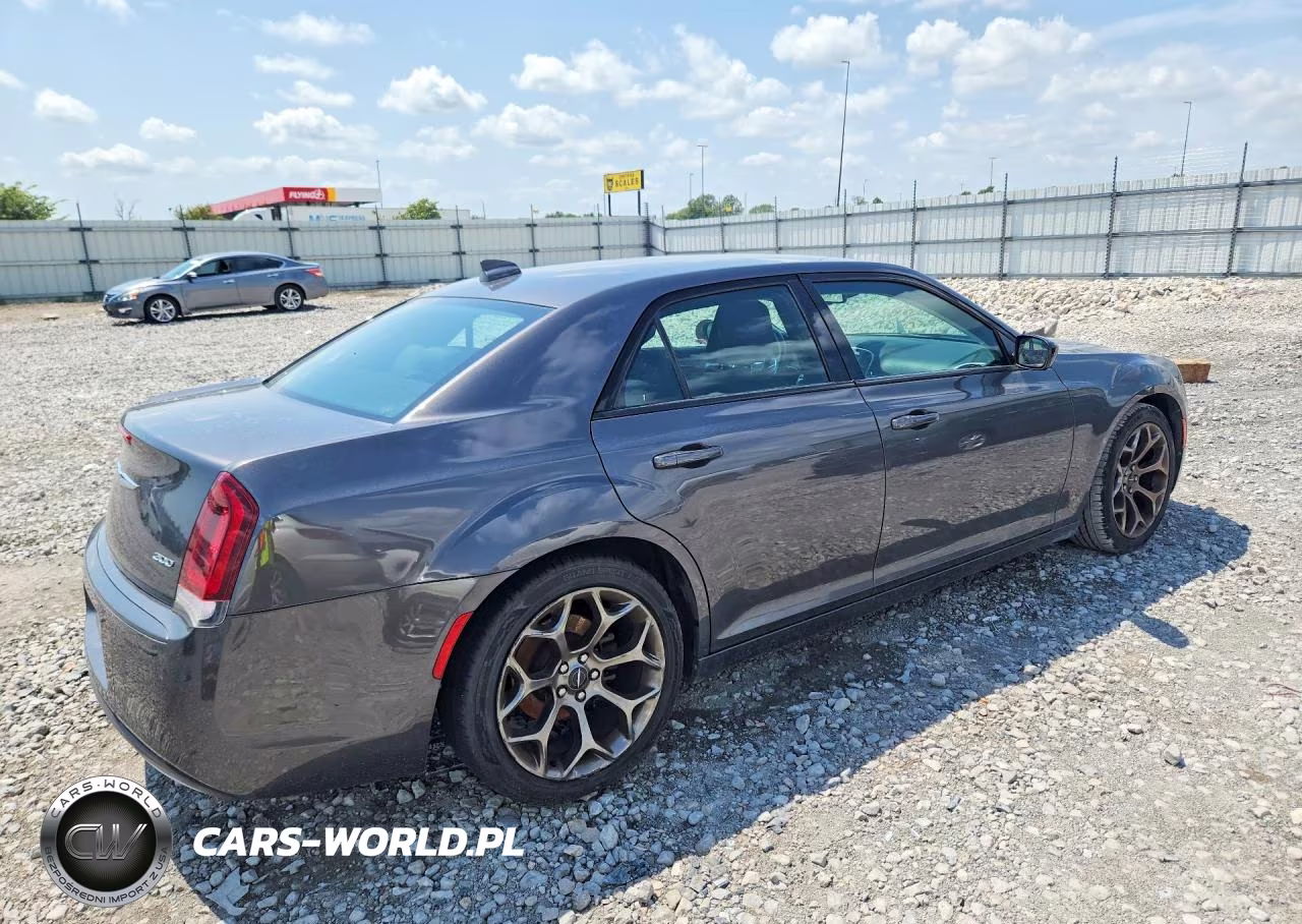 2018 Chrysler 300 Touring VIN:2C3CCAAG6JH249958 - 3
