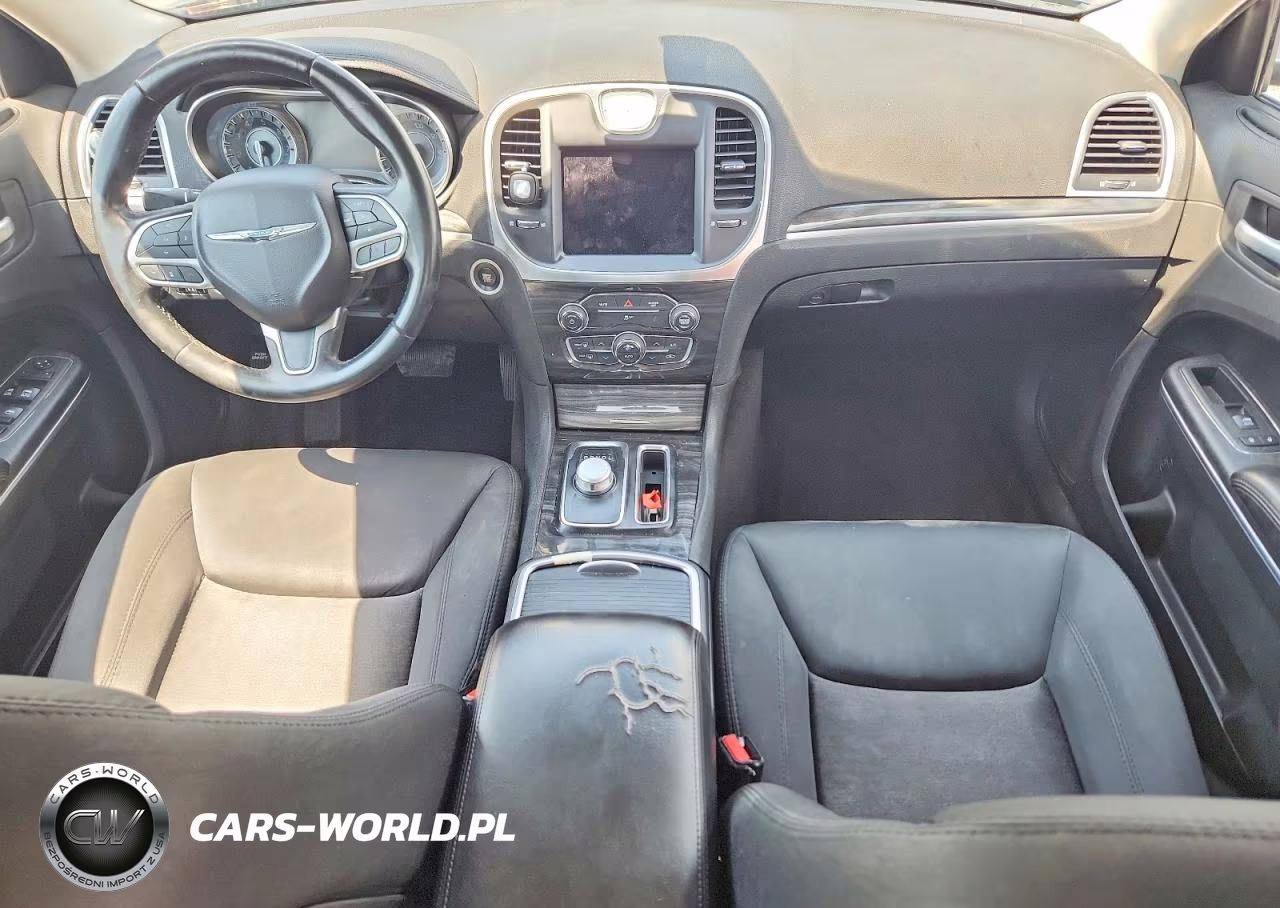 2018 Chrysler 300 Touring VIN:2C3CCAAG6JH249958 - 8