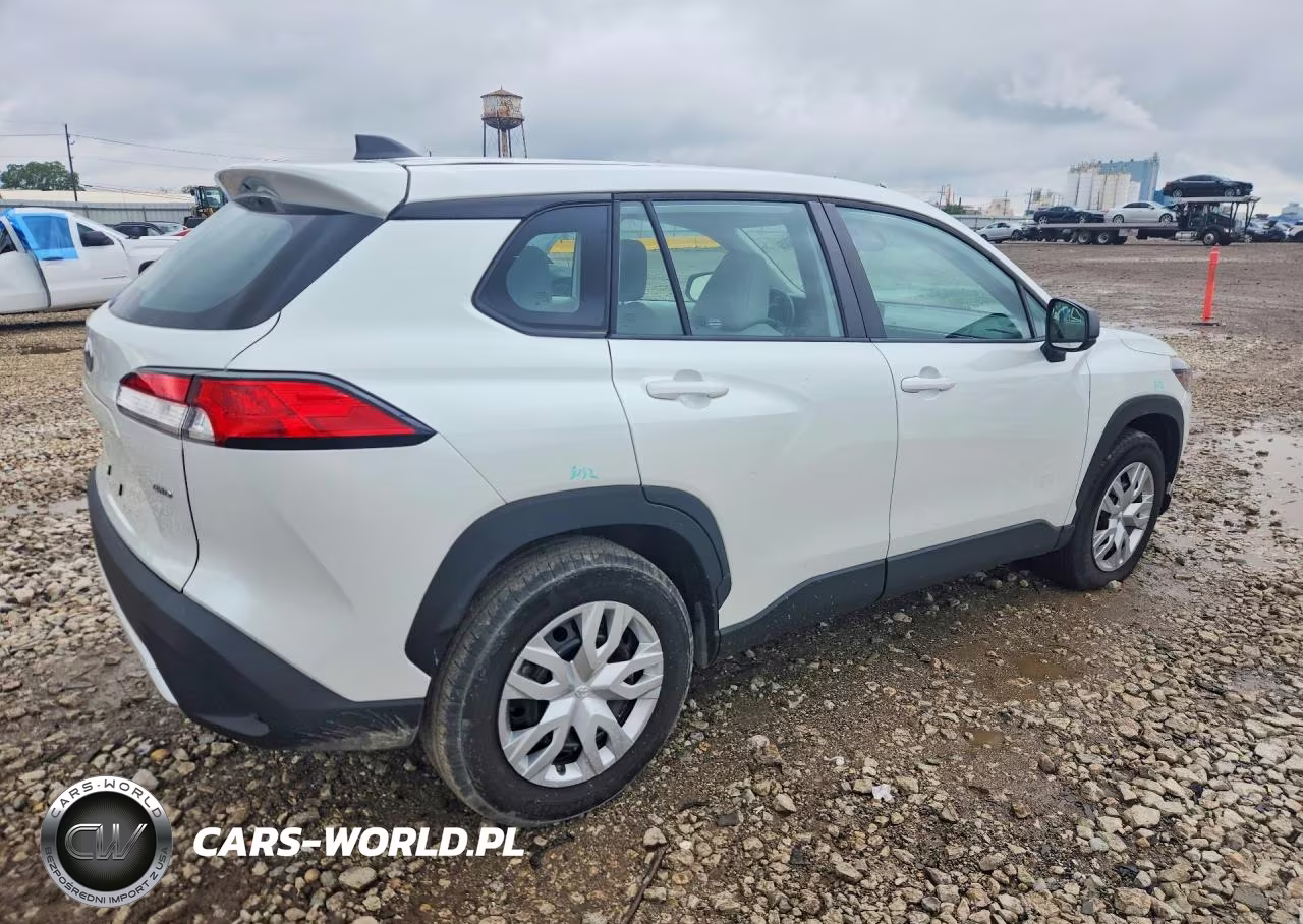 2023 Toyota Corolla Cross L VIN:7MUAAABGXPV045705 - 3