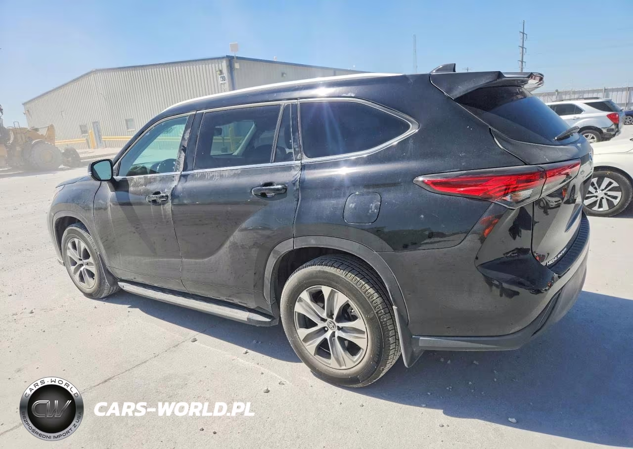2022 Toyota Highlander Xle VIN:5TDGZRAH1NS549045 - 2