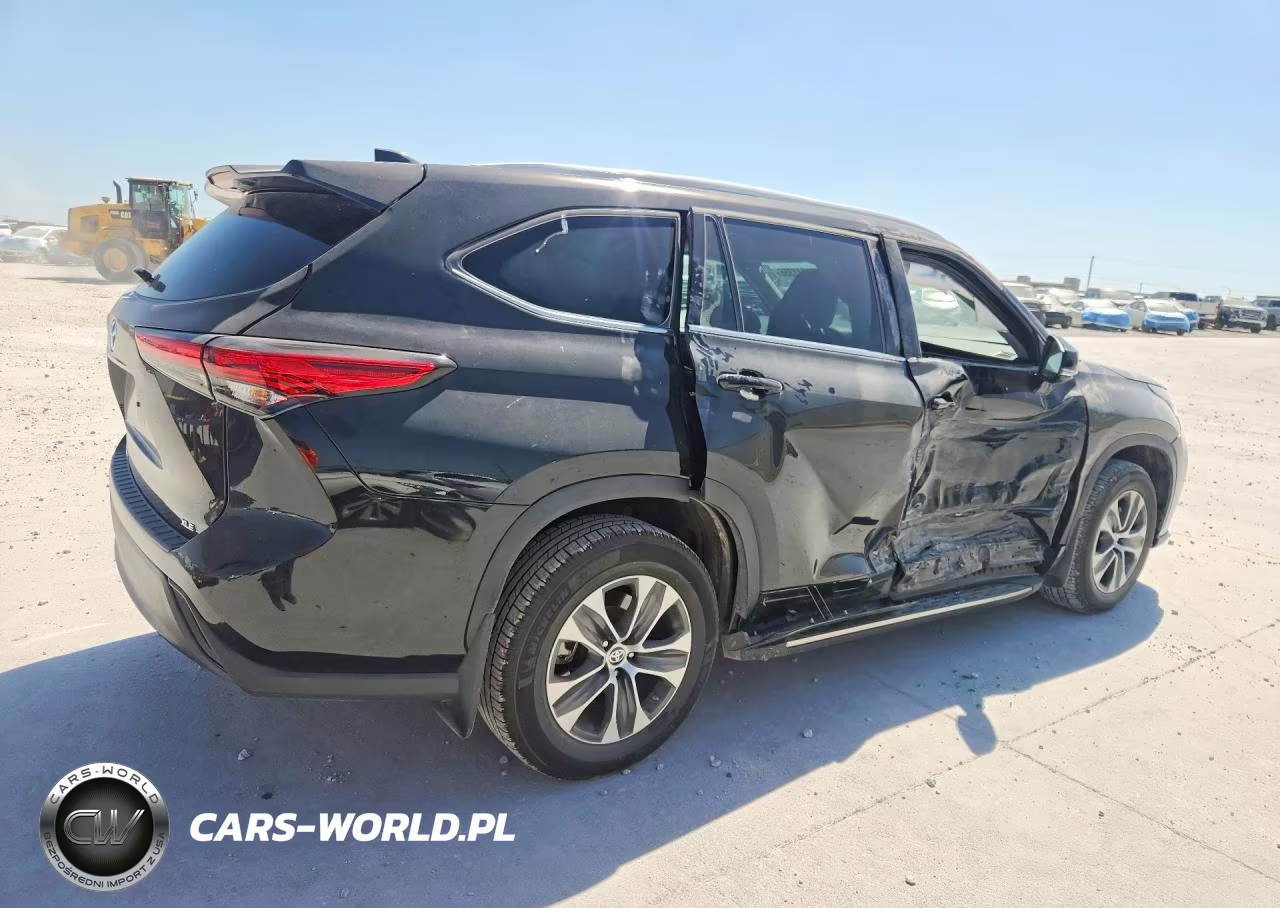 2022 Toyota Highlander Xle VIN:5TDGZRAH1NS549045 - 3