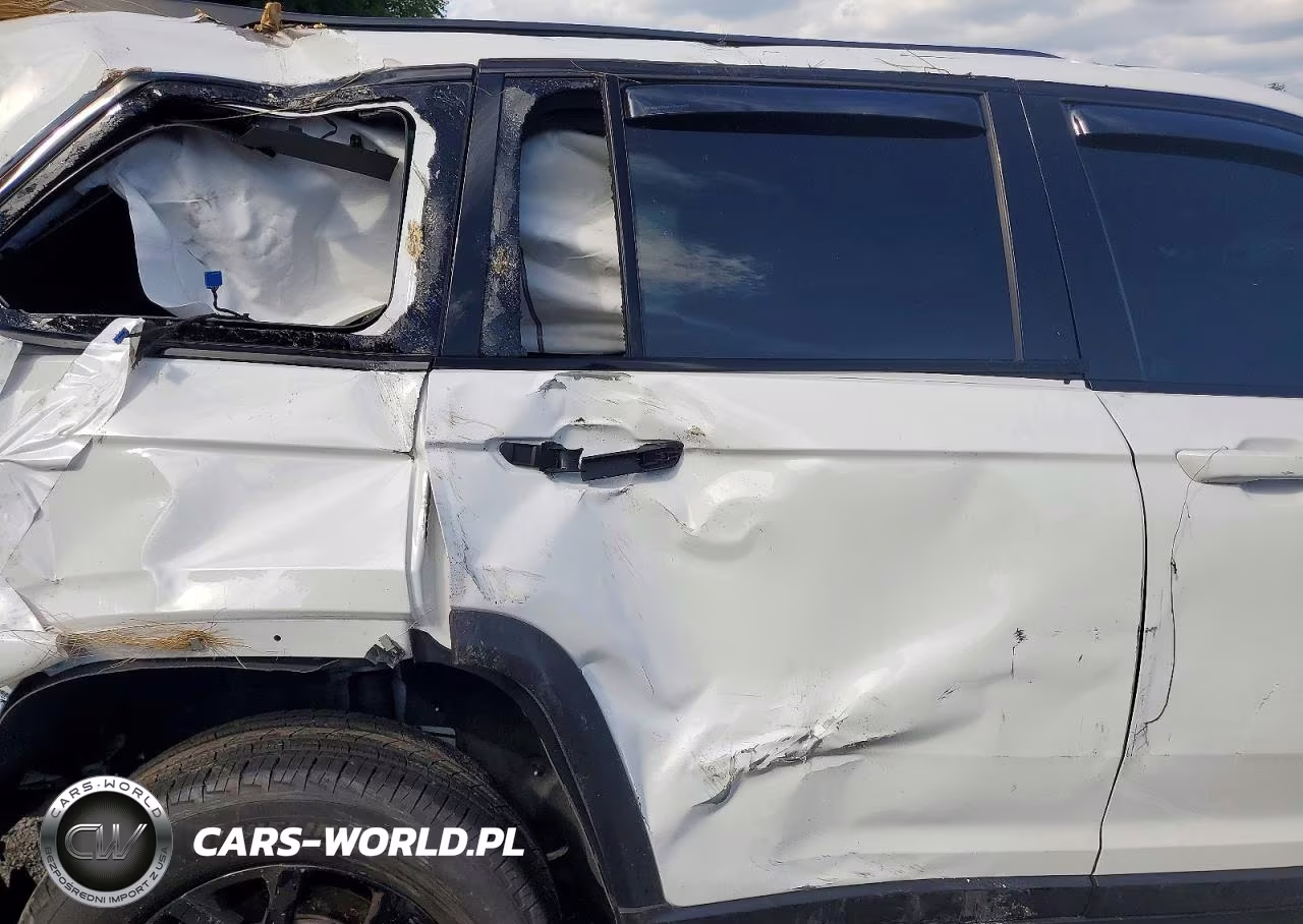 2025 Jeep Grand Cherokee Laredo VIN:1C4RJHAG9SC329182 - 11
