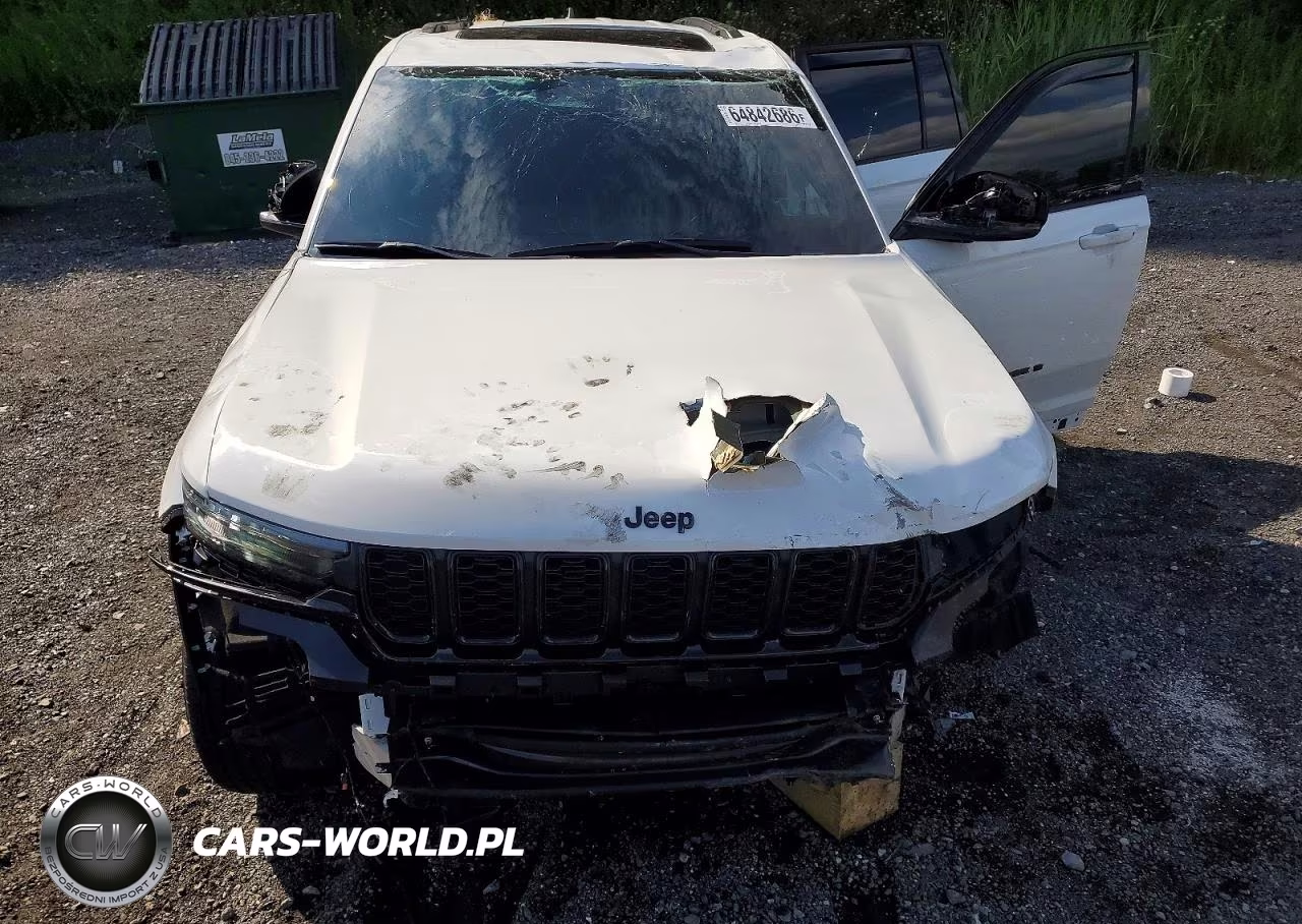 2025 Jeep Grand Cherokee Laredo VIN:1C4RJHAG9SC329182 - 12