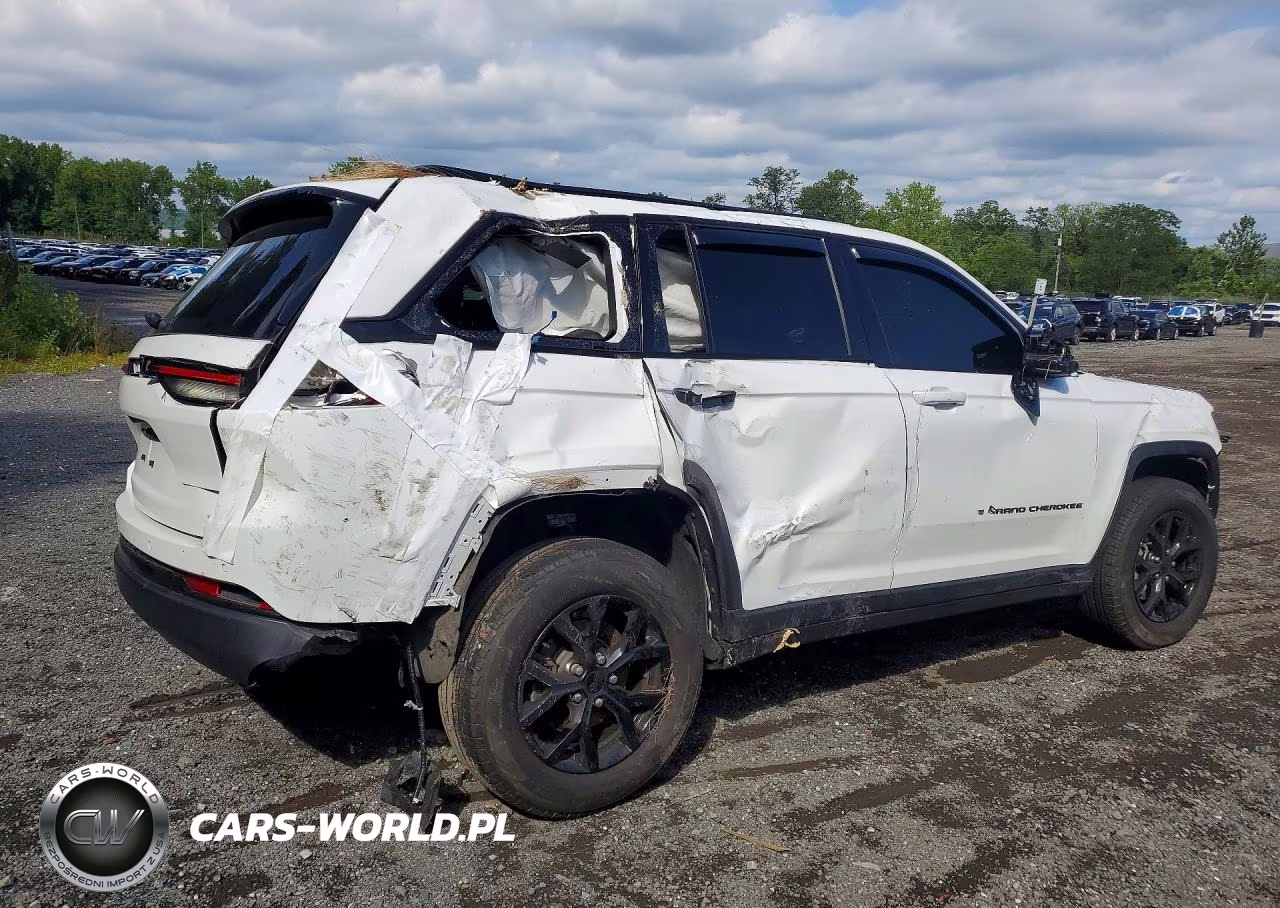 2025 Jeep Grand Cherokee Laredo VIN:1C4RJHAG9SC329182 - 3