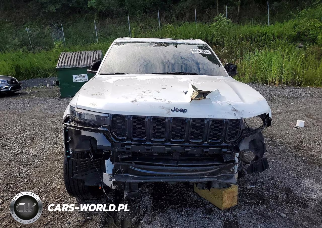 2025 Jeep Grand Cherokee Laredo VIN:1C4RJHAG9SC329182 - 5