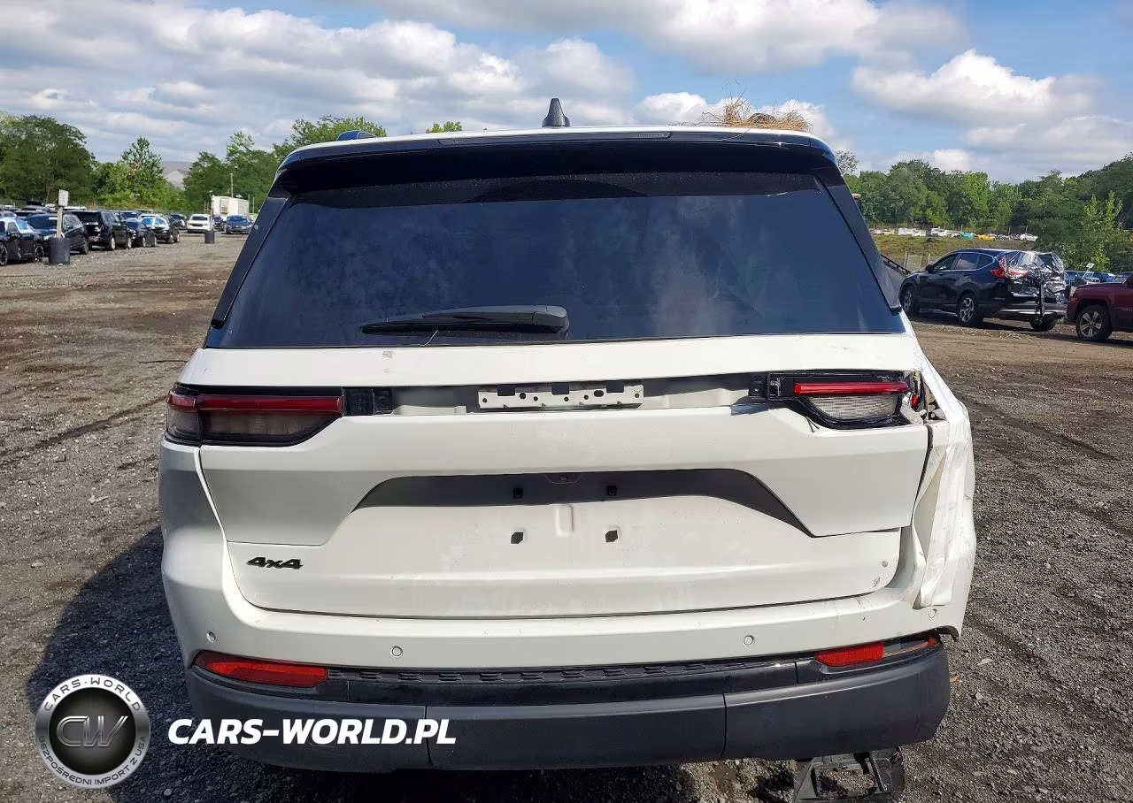 2025 Jeep Grand Cherokee Laredo VIN:1C4RJHAG9SC329182 - 6