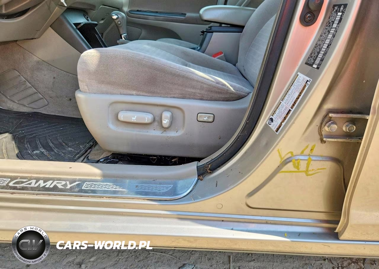 2005 Toyota Camry Le VIN:JTDBE32K450313442 - 12