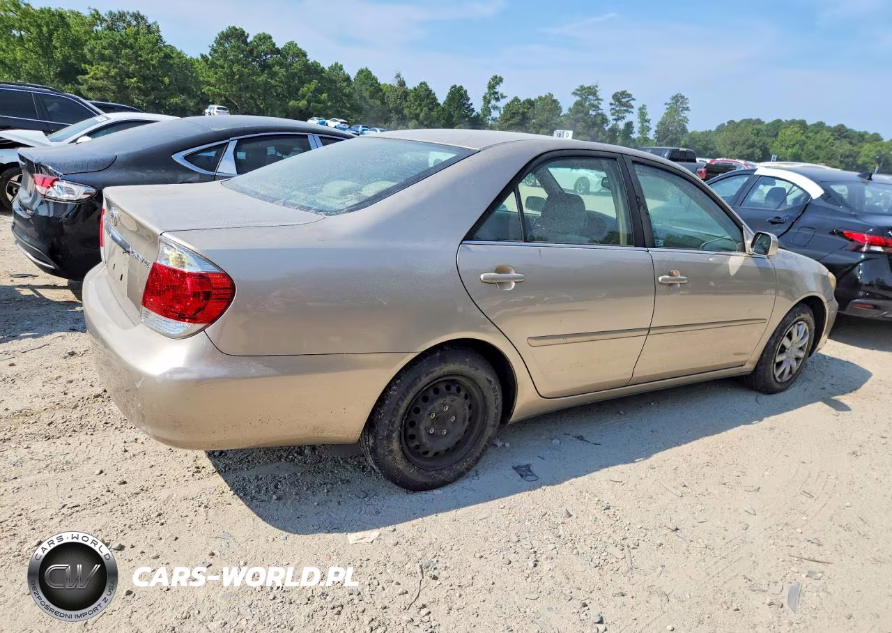 2005 Toyota Camry Le VIN:JTDBE32K450313442 - 3