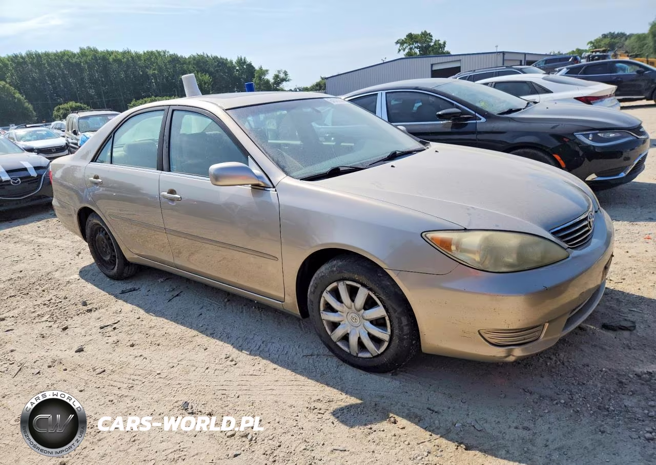2005 Toyota Camry Le VIN:JTDBE32K450313442 - 4
