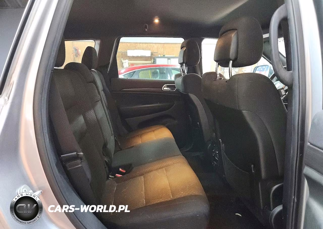 2018 Jeep Grand Cherokee Laredo VIN:1C4RJFAGXJC280626 - 11