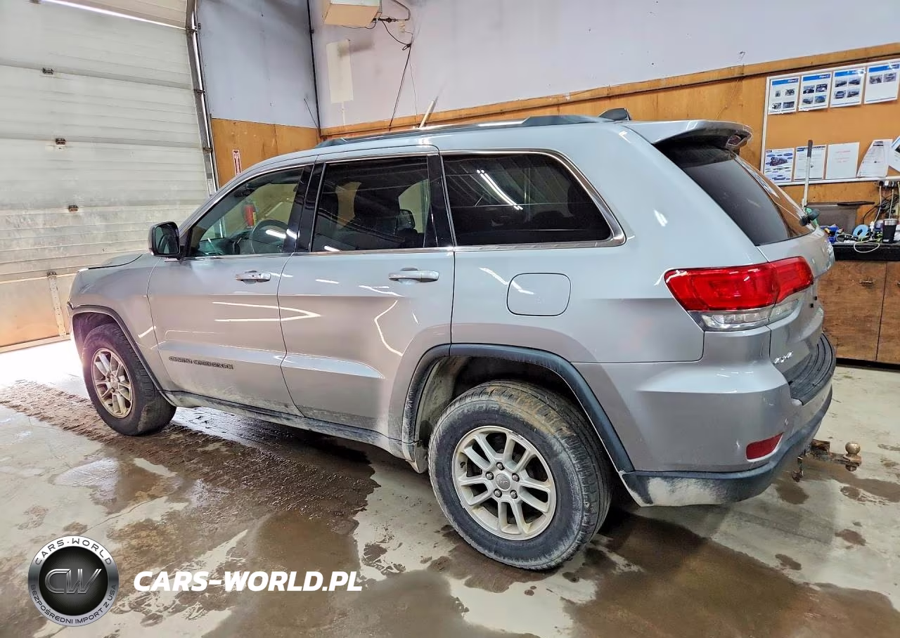 2018 Jeep Grand Cherokee Laredo VIN:1C4RJFAGXJC280626 - 2