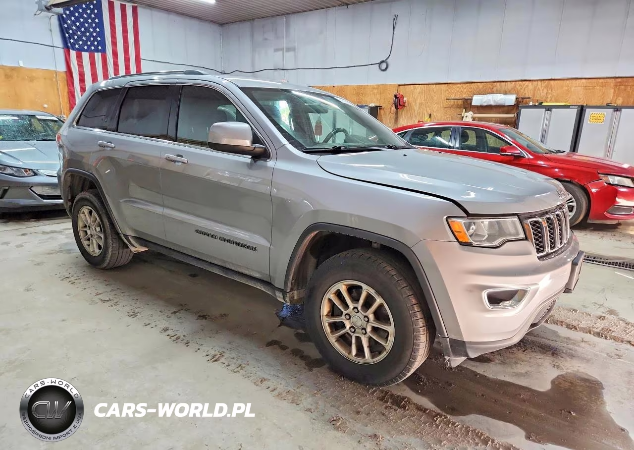 2018 Jeep Grand Cherokee Laredo VIN:1C4RJFAGXJC280626 - 4