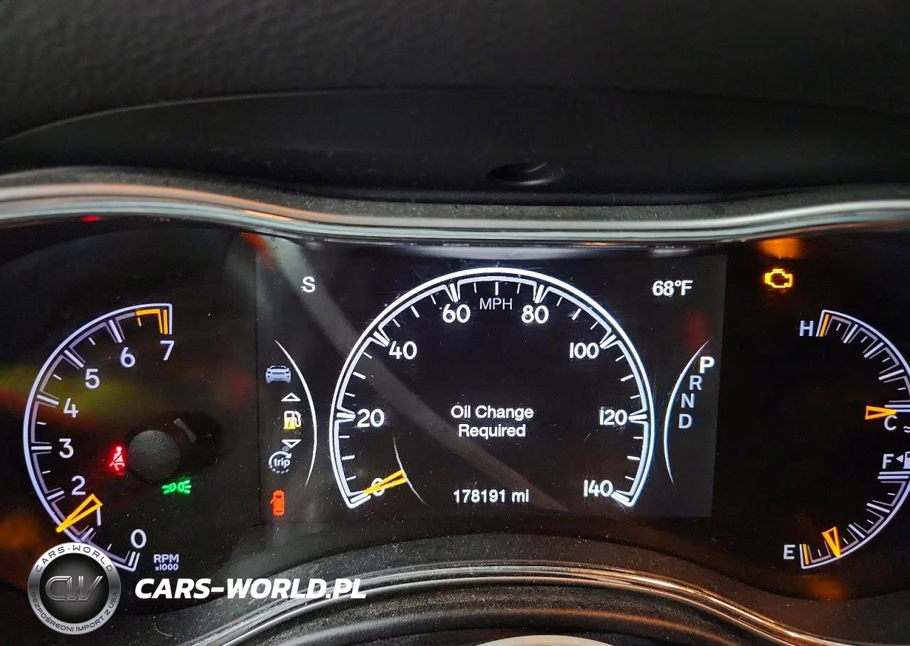 2018 Jeep Grand Cherokee Laredo VIN:1C4RJFAGXJC280626 - 9