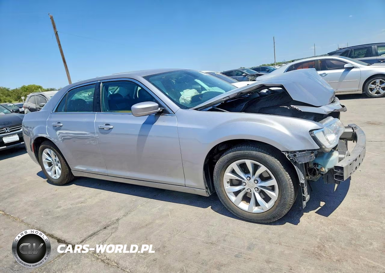 2016 Chrysler 300 Limited VIN:2C3CCAAG0GH243176 - 4