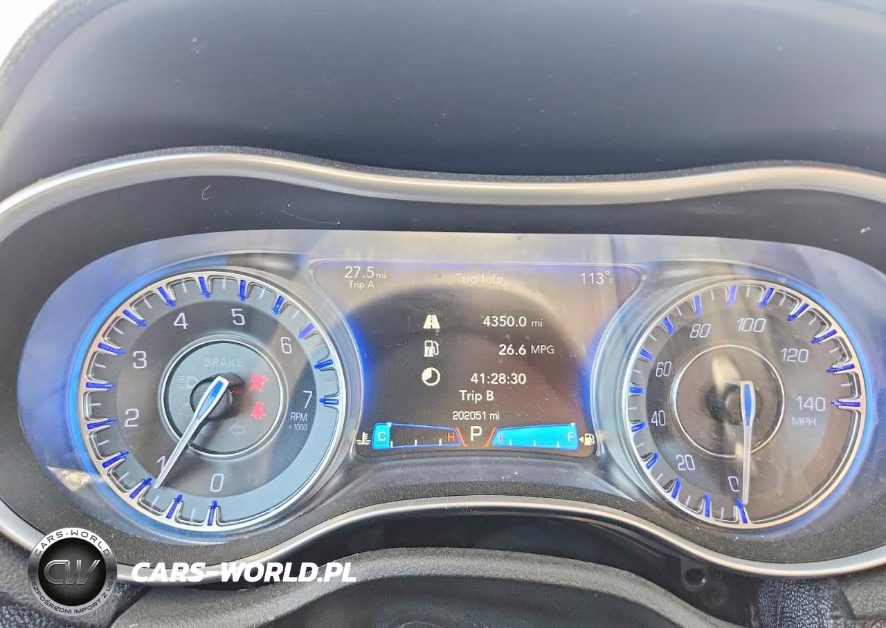 2016 Chrysler 300 Limited VIN:2C3CCAAG0GH243176 - 9