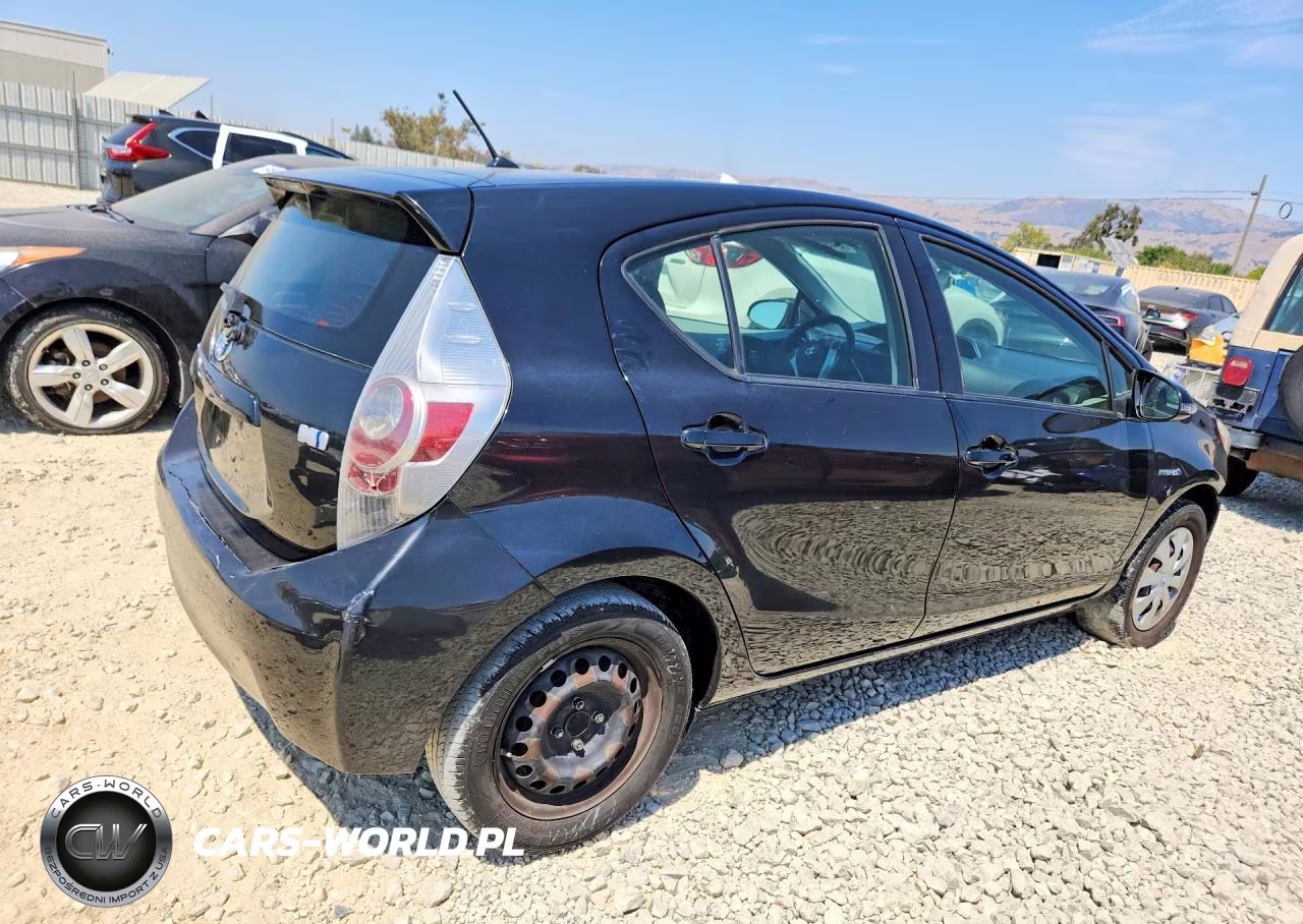 2013 Toyota Prius C Two VIN:JTDKDTB38D1041756 - 3