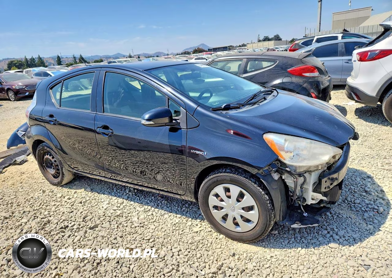 2013 Toyota Prius C Two VIN:JTDKDTB38D1041756 - 4