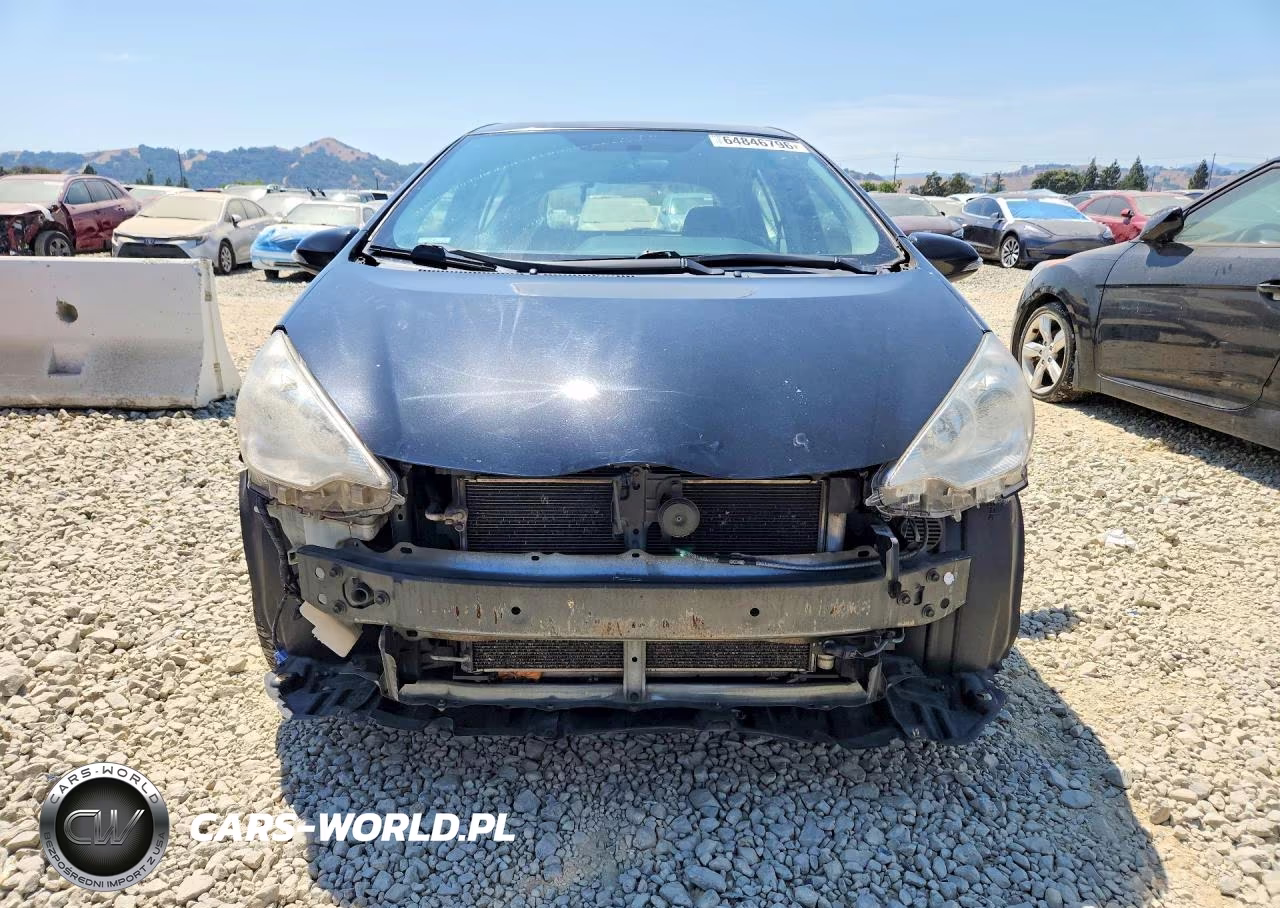 2013 Toyota Prius C Two VIN:JTDKDTB38D1041756 - 5