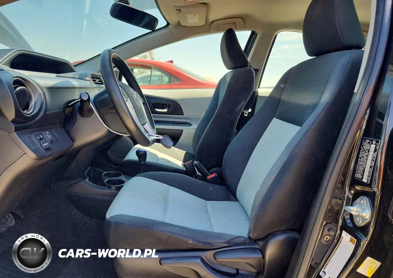 2013 Toyota Prius C Two VIN:JTDKDTB38D1041756 - 7
