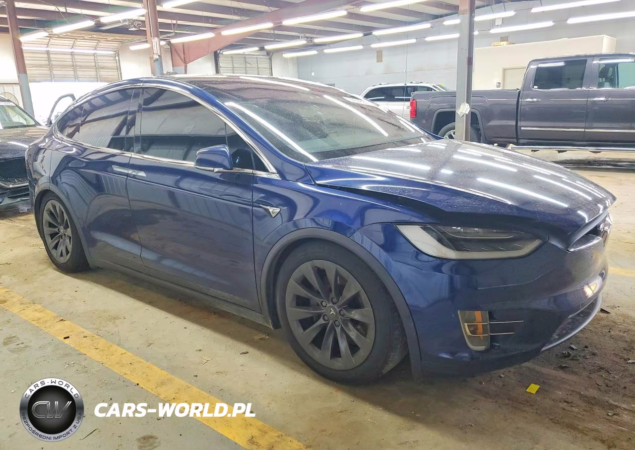 2018 Tesla Model X VIN:5YJXCBE27JF100935 - 4