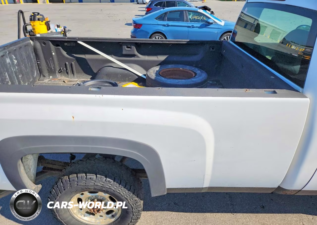 2008 Chevrolet Silverado C2500 Heavy Duty VIN:1GCHC24K58E191625 - 10