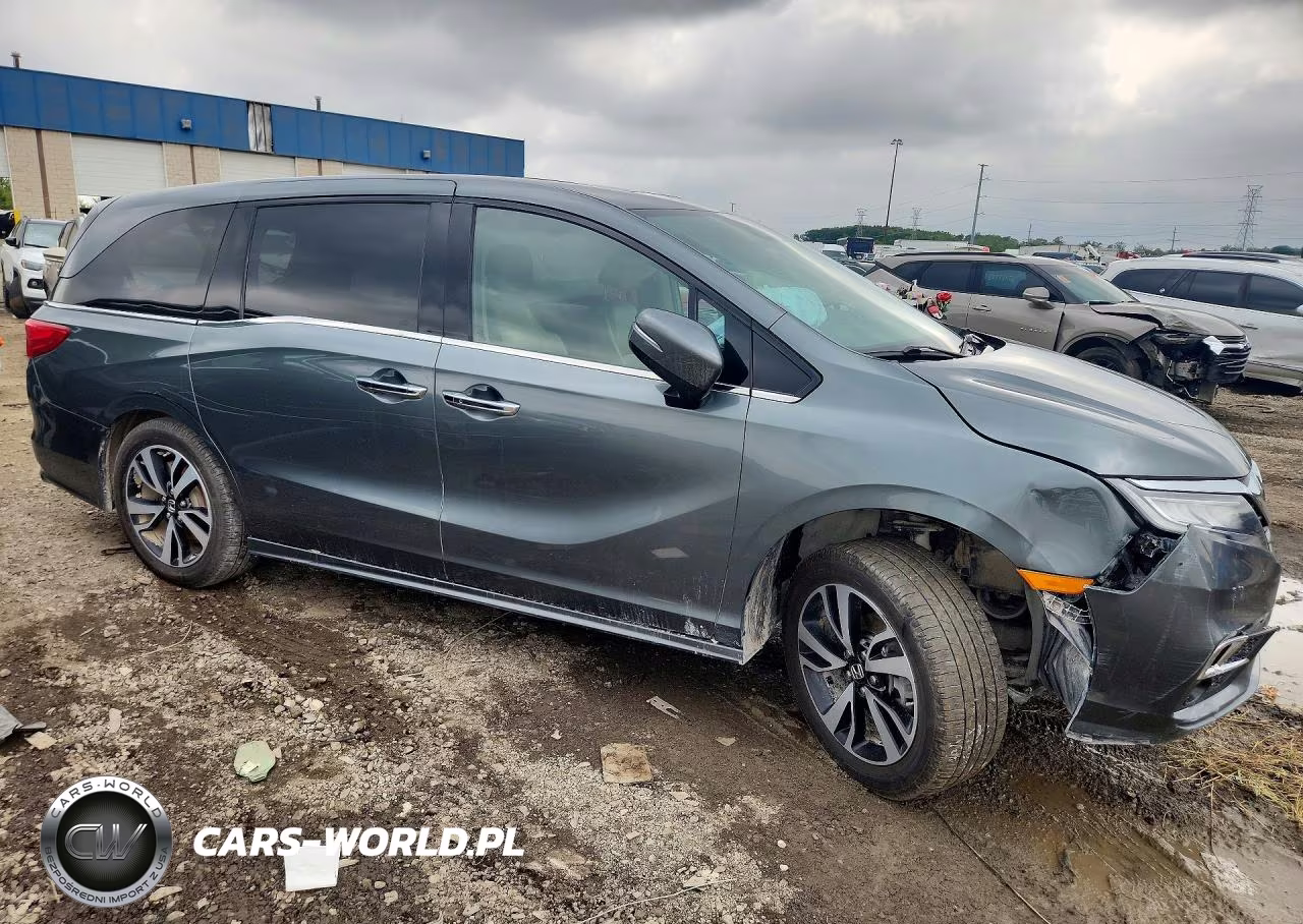 2018 Honda Odyssey Elite VIN:5FNRL6H98JB101312 - 4
