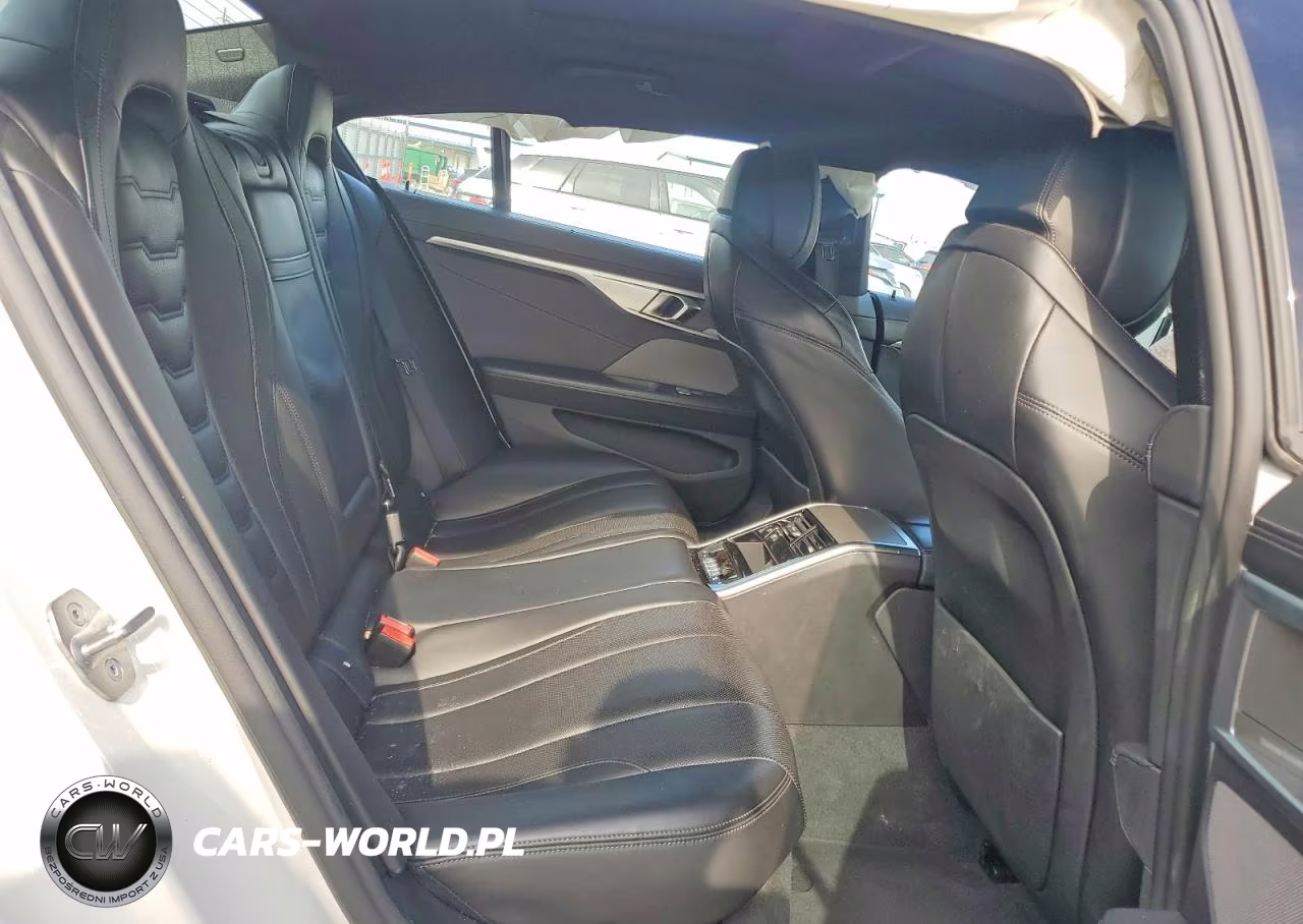 2023 BMW 840Xi VIN:WBAGV4C04PCL65628 - 10